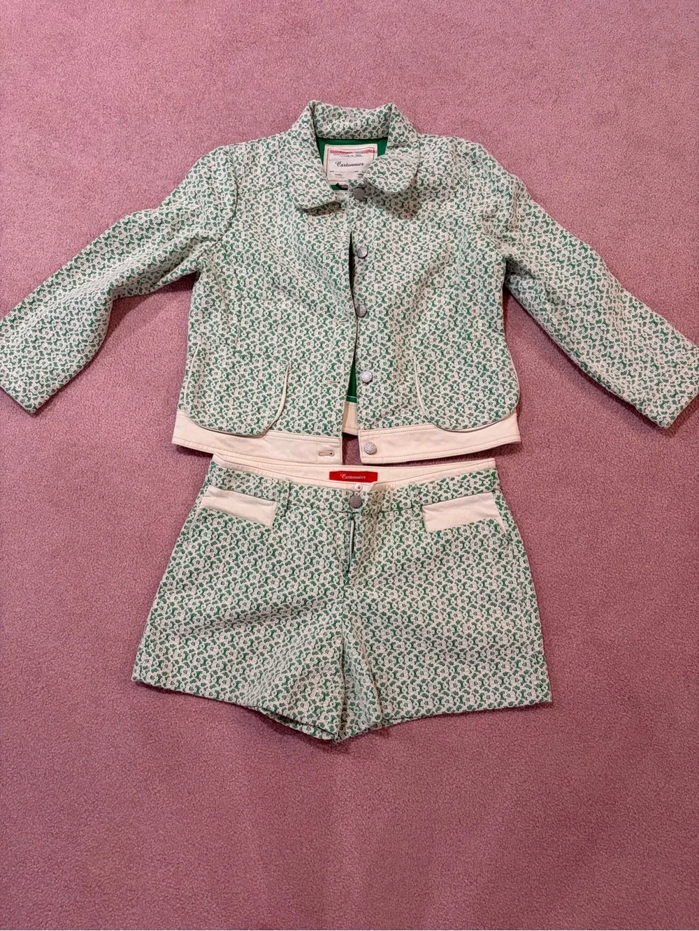 Cartonnier Green and Cream Lace Jacket and Shorts, jacket is a M, shorts size 8